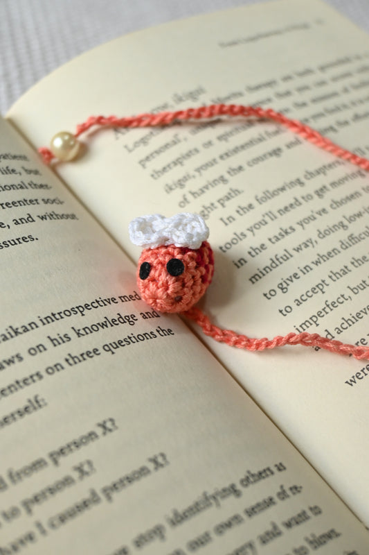 Peach Honeybee crochet bookmark