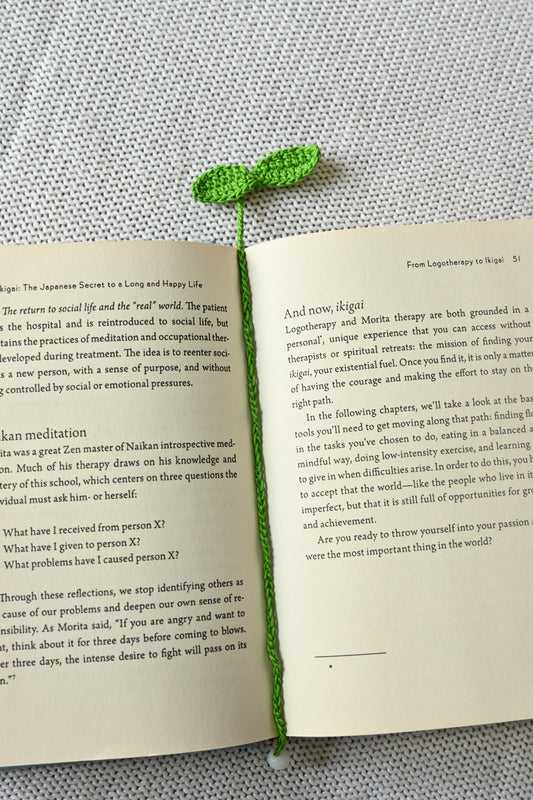Green leaf crochet bookmark