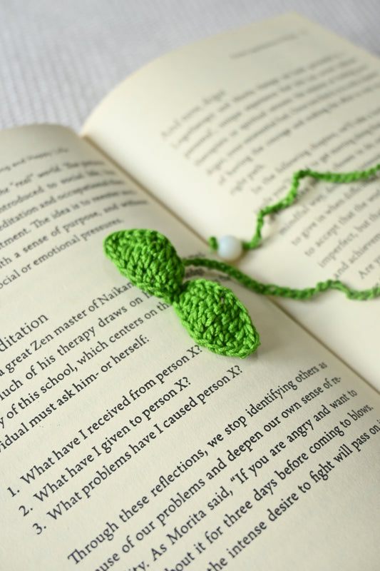 Green leaf crochet bookmark