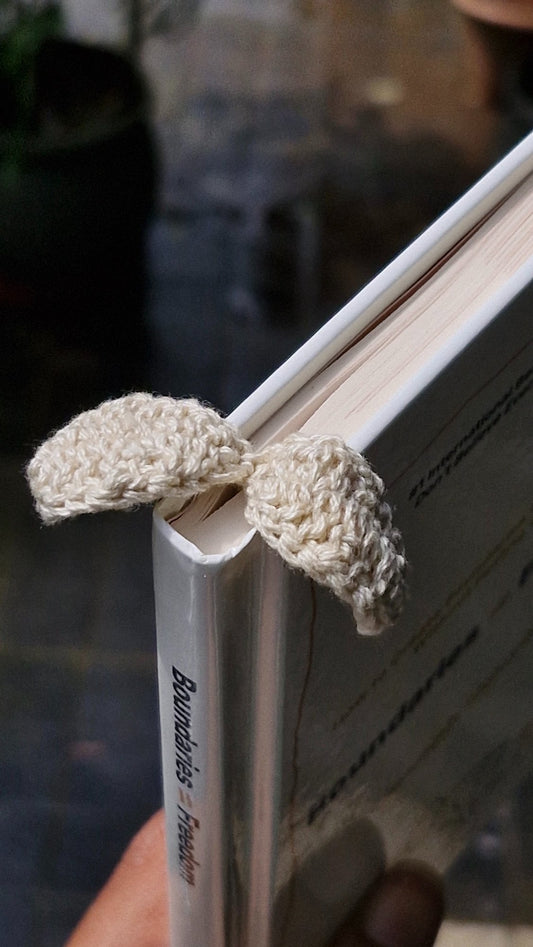 Beige leaf crochet bookmark