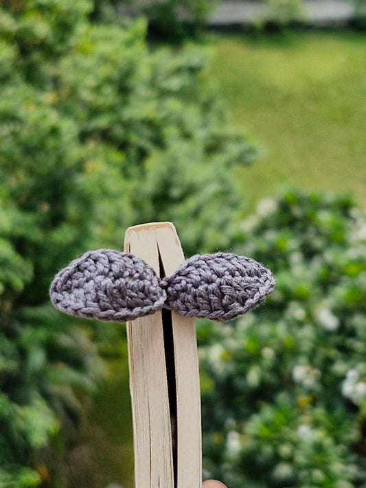 Grey leaf crochet bookmark