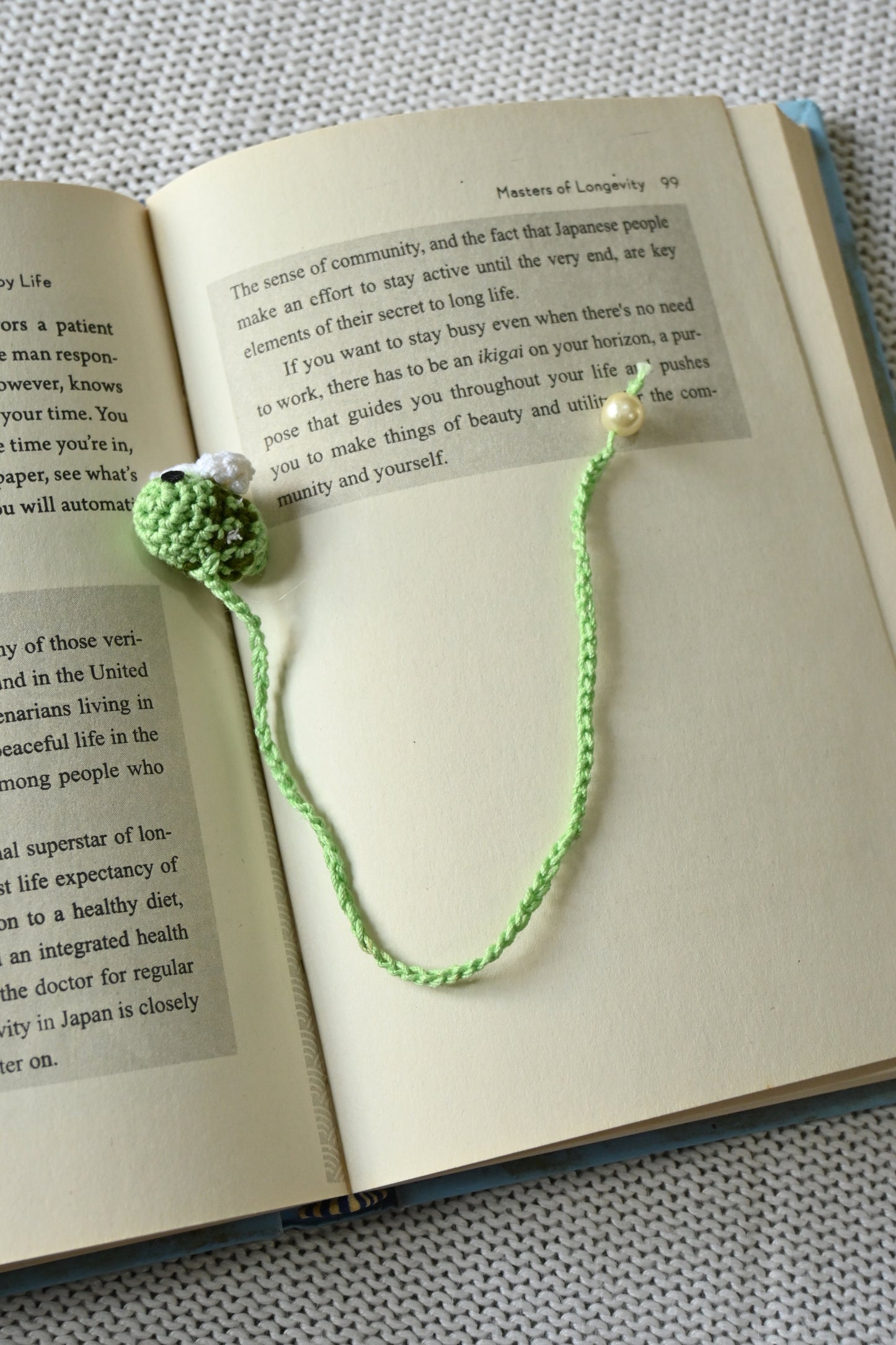 Green Honeybee crochet bookmark